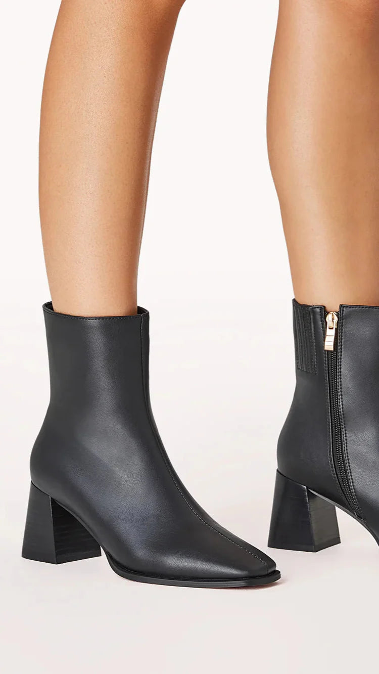 Alania Boots - Black