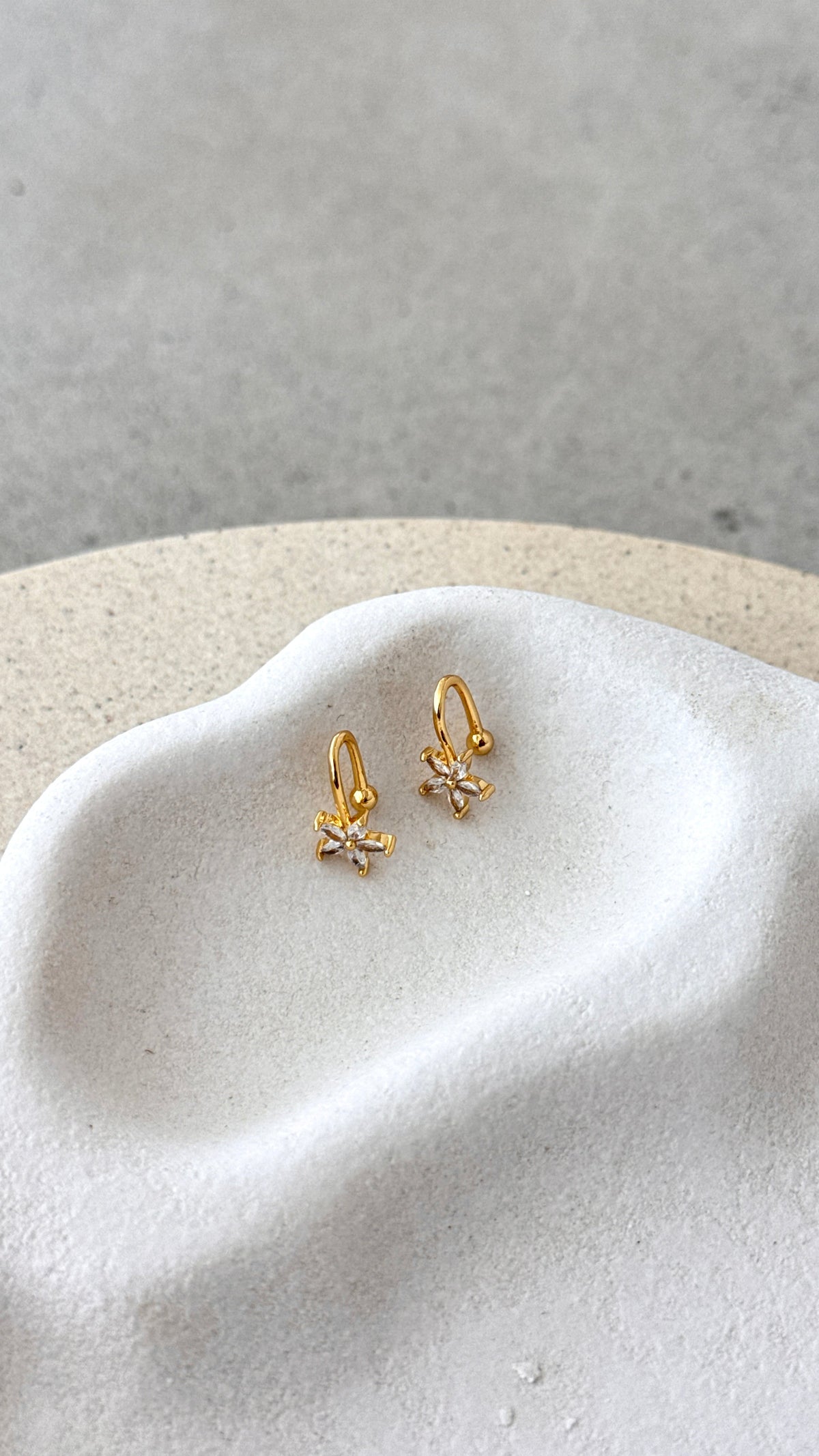 Yiota Ear Cuff Earrings - Gold