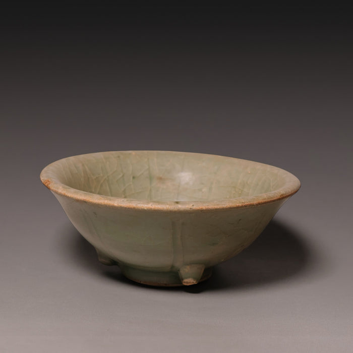 Qing Dynasty, Light Green Glazed Tripod Incense Burner - c. 1800s to 1900s - Imperial China