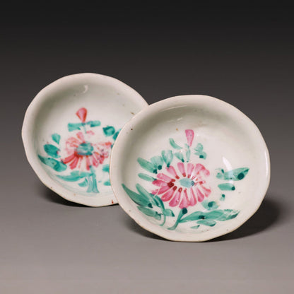 Qing Dynasty, Pair of Famille Rose Floral Tea Cup Stands (Saucer) - c. 1800s to 1900s - Imperial China
