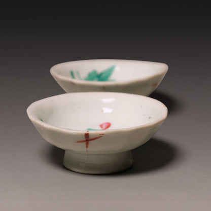 Qing Dynasty, Pair of Famille Rose Floral Tea Cup Stands (Saucer) - c. 1800s to 1900s - Imperial China
