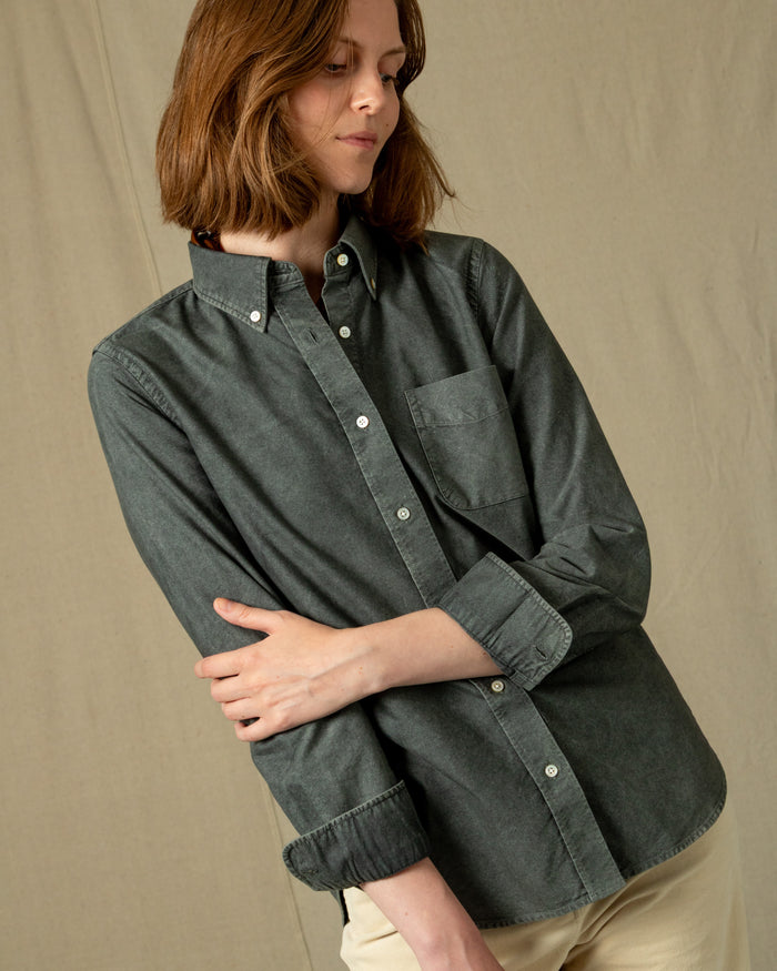 Women's Garment Dyed Oxford Shirt in Graphite
